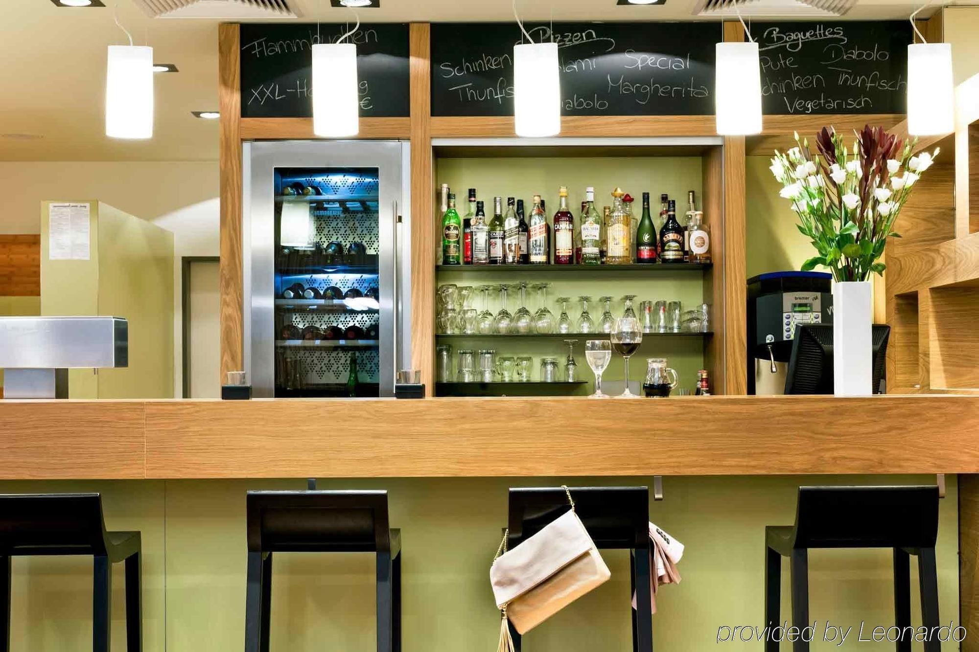 B&B Hotel Essen-Hbf Exteriör bild